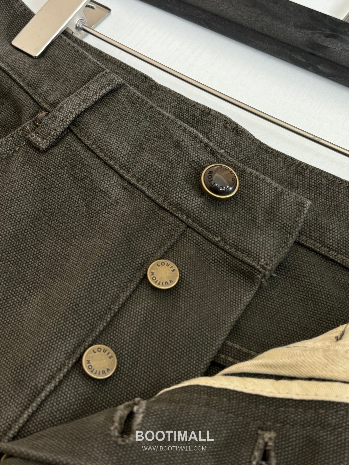 Louis Vuitton FW25 Monogram Waxed Turn-Up Canvas Denim Jeans 루이비통 FW25 모노그램 왁스 코팅 턴업 캔버스 데님 팬츠 10