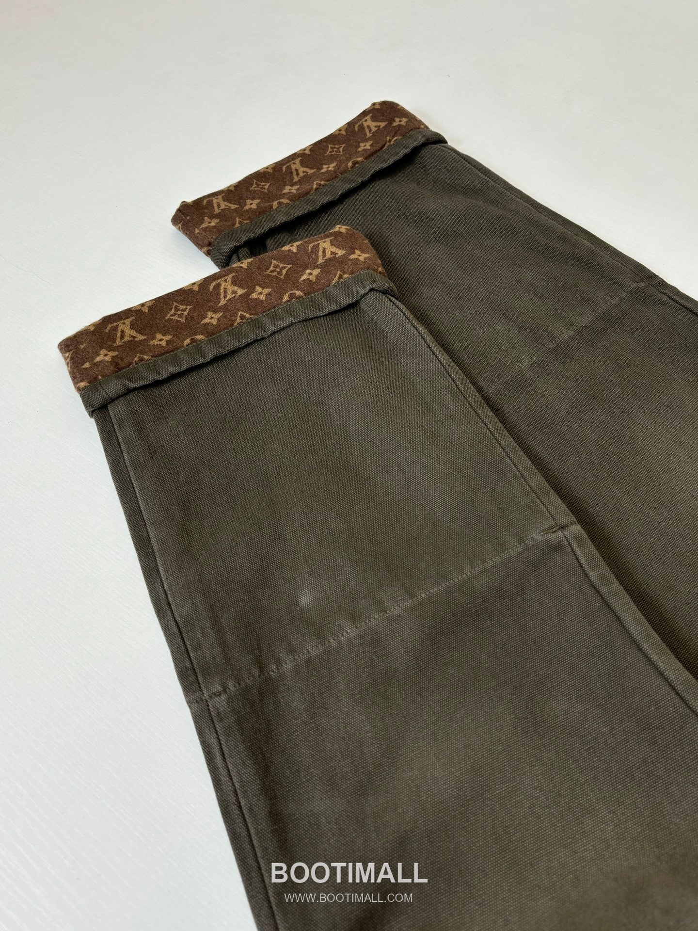 Louis Vuitton FW25 Monogram Waxed Turn-Up Canvas Denim Jeans 루이비통 FW25 모노그램 왁스 코팅 턴업 캔버스 데님 팬츠 11