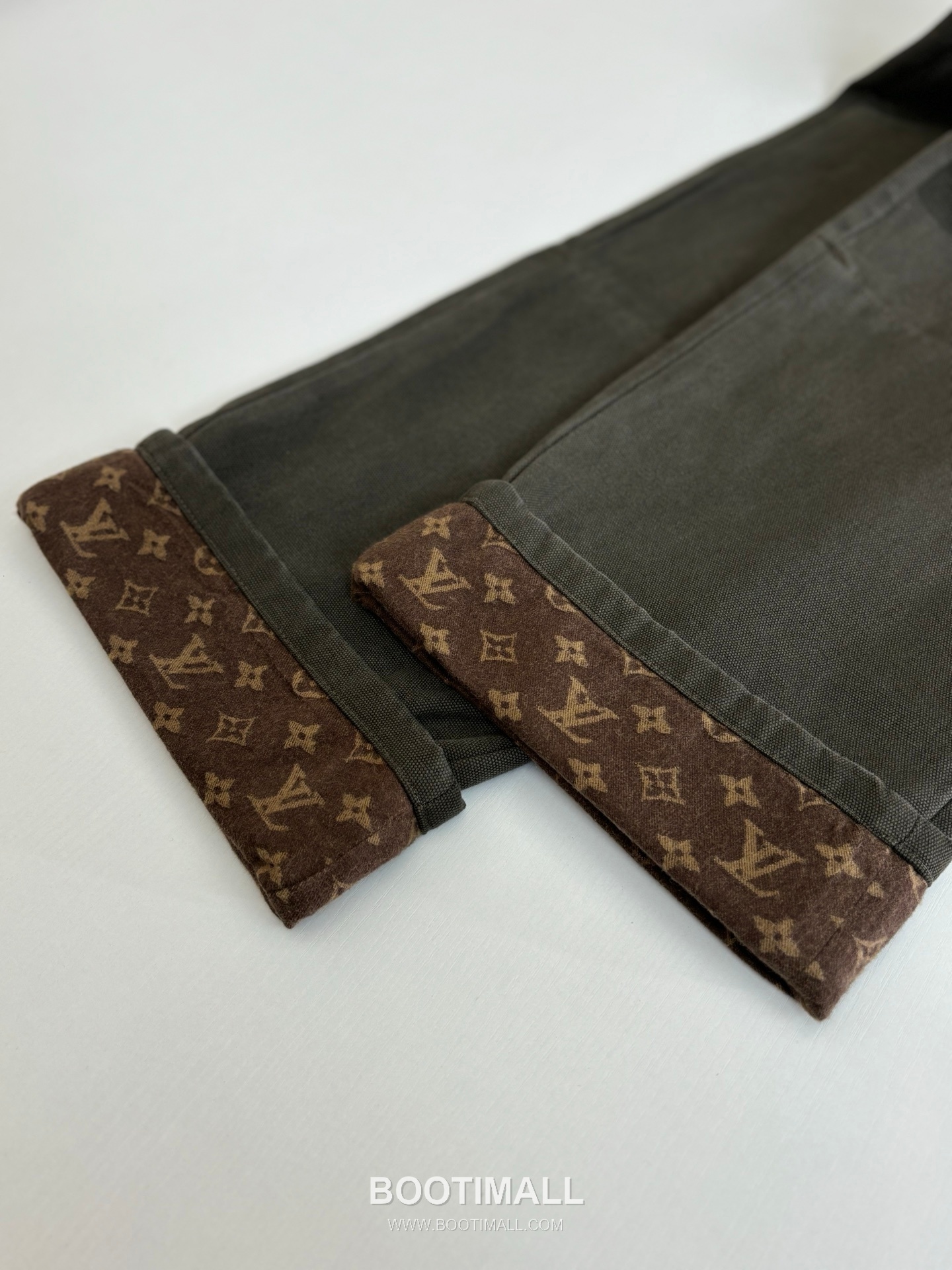 Louis Vuitton FW25 Monogram Waxed Turn-Up Canvas Denim Jeans 루이비통 FW25 모노그램 왁스 코팅 턴업 캔버스 데님 팬츠 12