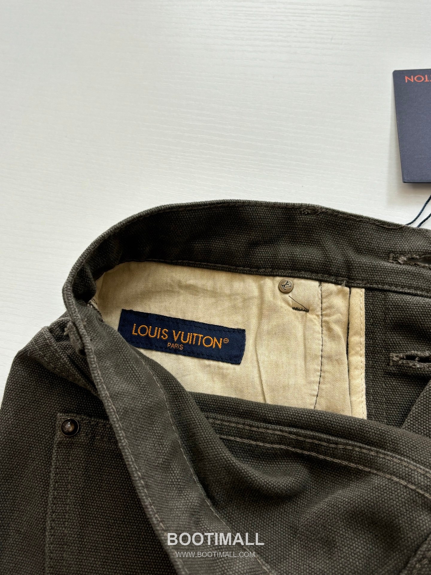 Louis Vuitton FW25 Monogram Waxed Turn-Up Canvas Denim Jeans 루이비통 FW25 모노그램 왁스 코팅 턴업 캔버스 데님 팬츠 15