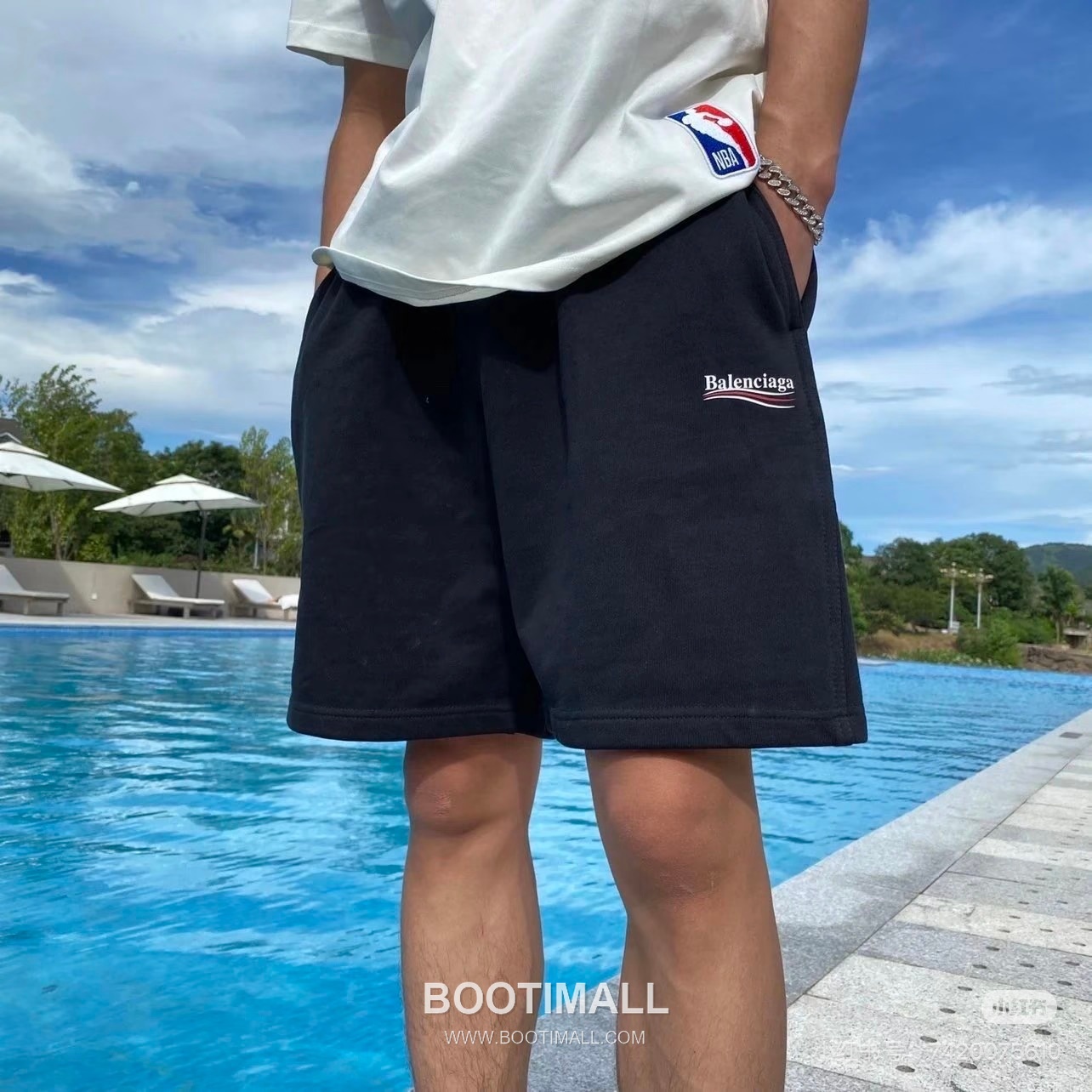 Balenciaga Logo Embroidered Cotton Sweat Shorts 발렌시아가 로고 자수 코튼 스웨트 쇼츠 1