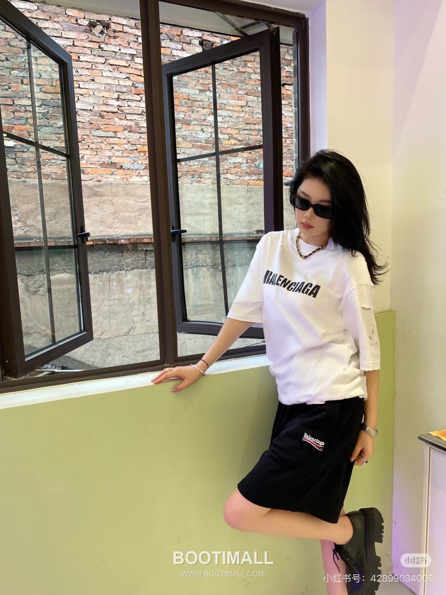 Balenciaga Logo Embroidered Cotton Sweat Shorts 발렌시아가 로고 자수 코튼 스웨트 쇼츠 2