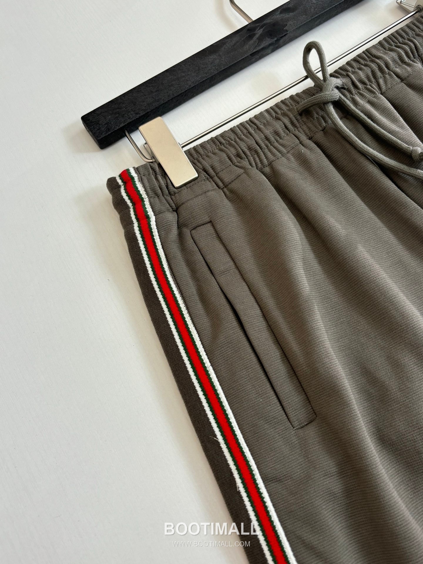 Gucci FW25 Stripe Web Trim Embroidered Cotton Drawstring Shorts 구찌 FW25 스트라이프 웹 트림 자수 코튼 드로우스트링 쇼츠 5