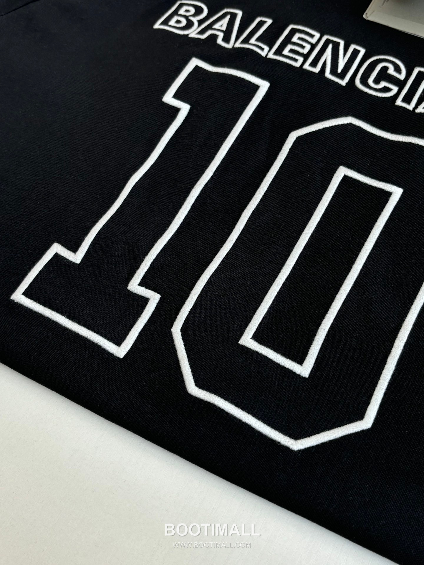 Balenciaga SS26 NBA Collaboration Embroidered Long Sleeve Jersey 발렌시아가 SS26 NBA 협업 자수 롱슬리브 저지 15