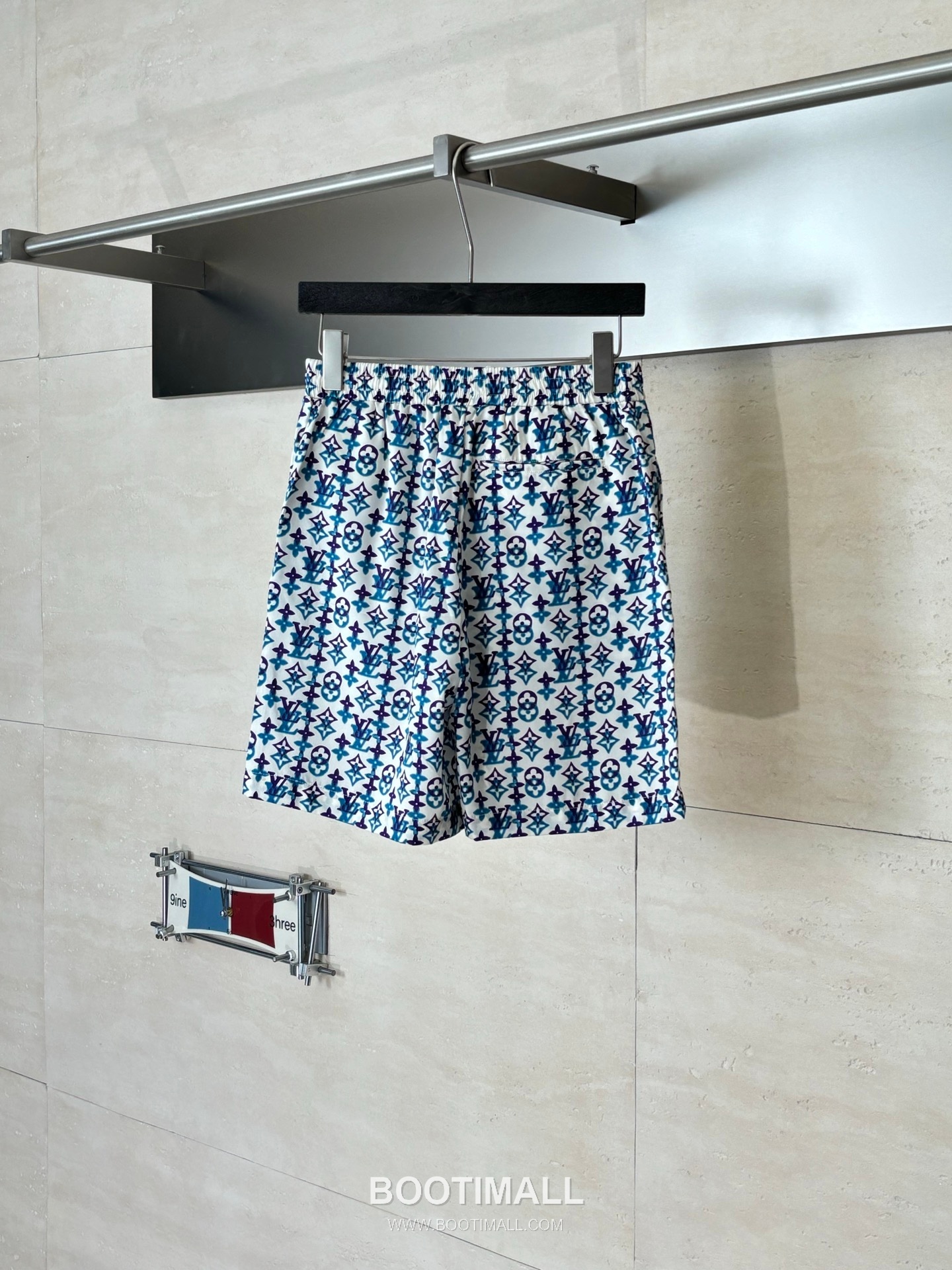 Louis Vuitton SS26 Monogram Overlap Gradient Silk Shorts 루이비통 SS26 모노그램 오버랩 그라데이션 실크 쇼츠 2