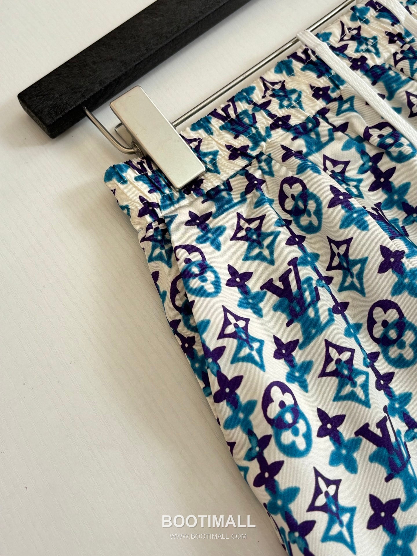 Louis Vuitton SS26 Monogram Overlap Gradient Silk Shorts 루이비통 SS26 모노그램 오버랩 그라데이션 실크 쇼츠 5