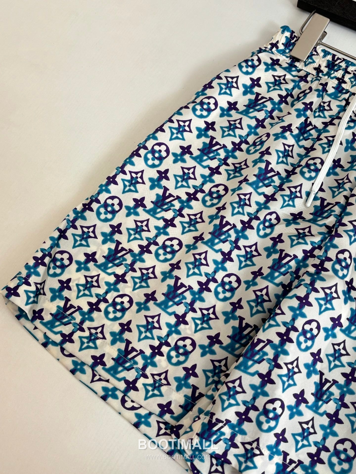 Louis Vuitton SS26 Monogram Overlap Gradient Silk Shorts 루이비통 SS26 모노그램 오버랩 그라데이션 실크 쇼츠 6