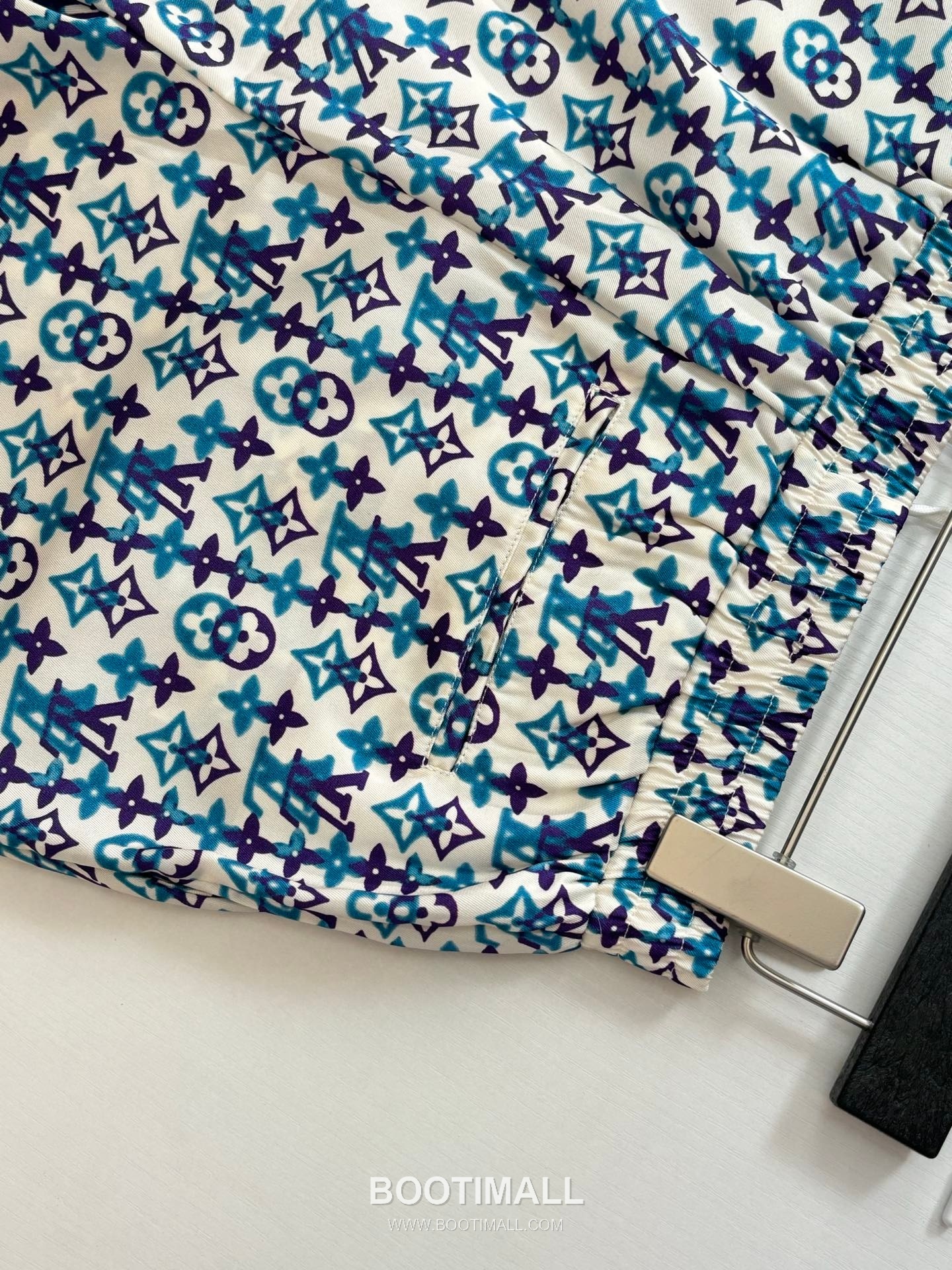 Louis Vuitton SS26 Monogram Overlap Gradient Silk Shorts 루이비통 SS26 모노그램 오버랩 그라데이션 실크 쇼츠 8