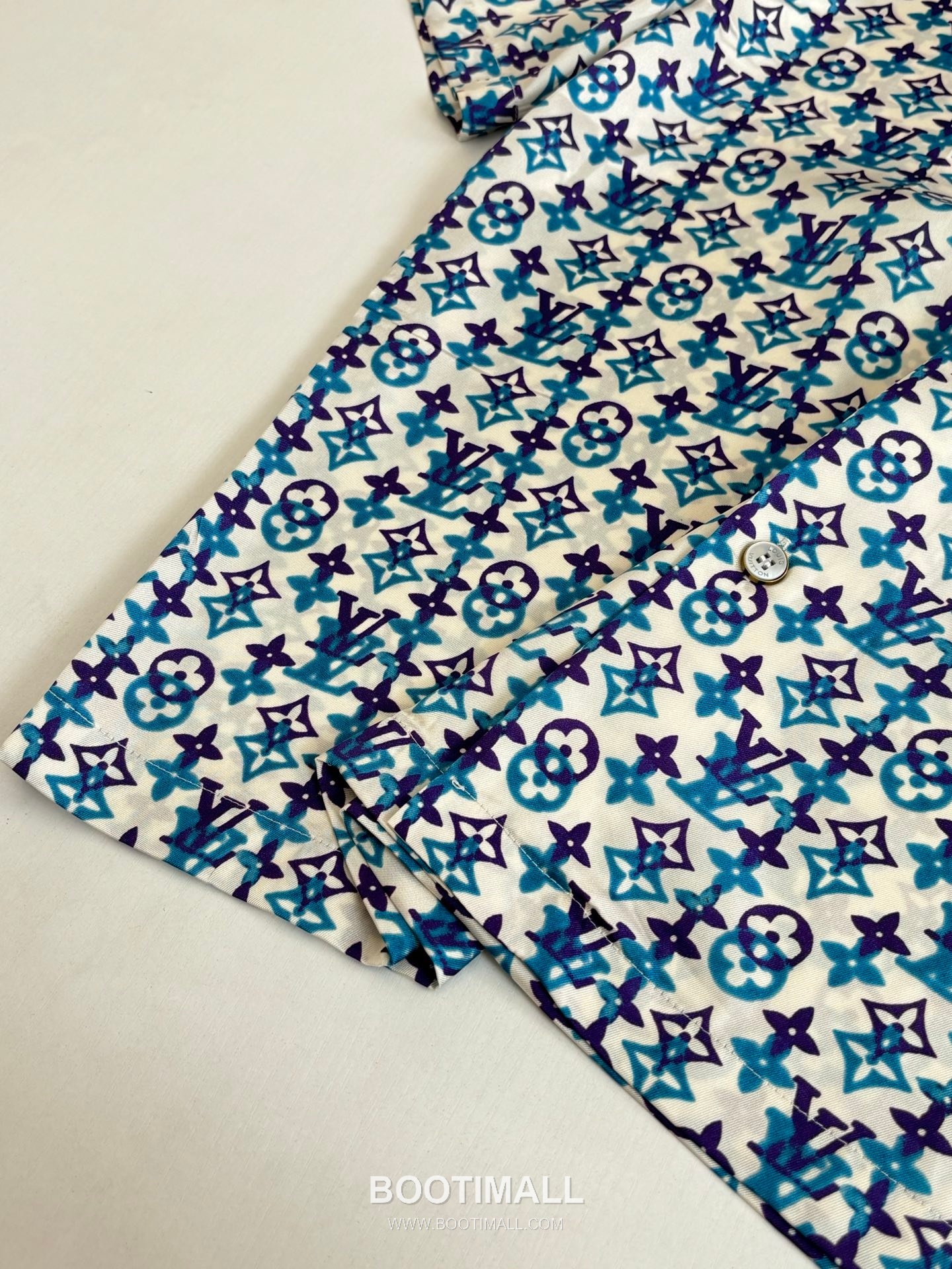 Louis Vuitton SS26 Monogram Overlap Gradient Silk Short Sleeve Shirt 루이비통 SS26 모노그램 오버랩 그라데이션 실크 반팔 셔츠 9