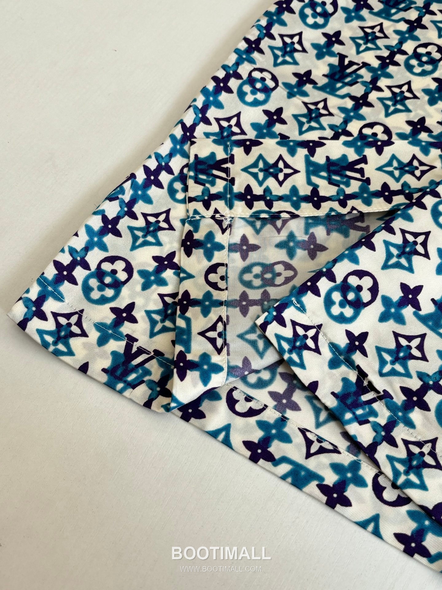 Louis Vuitton SS26 Monogram Overlap Gradient Silk Short Sleeve Shirt 루이비통 SS26 모노그램 오버랩 그라데이션 실크 반팔 셔츠 10