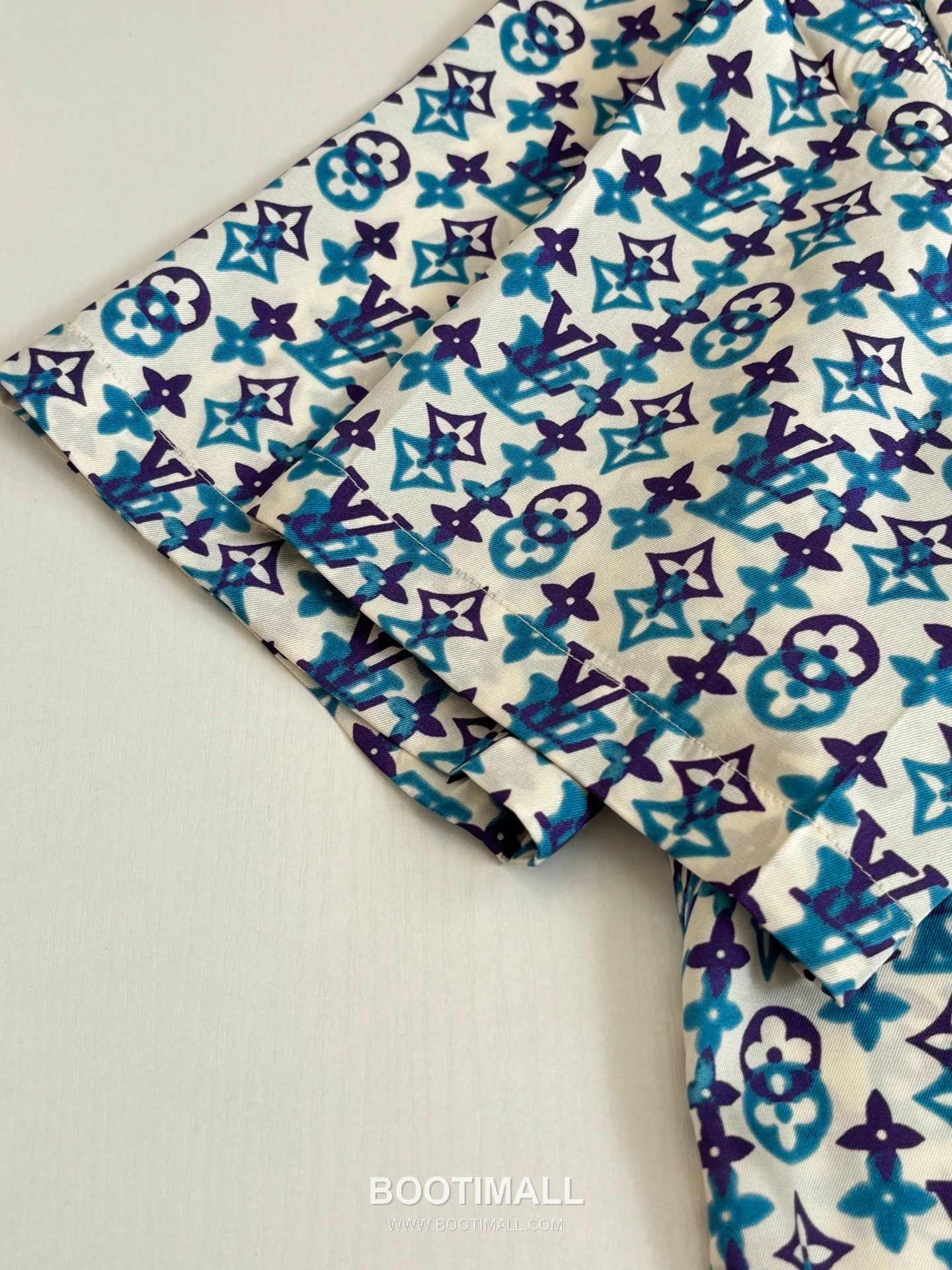 Louis Vuitton SS26 Monogram Overlap Gradient Silk Short Sleeve Shirt 루이비통 SS26 모노그램 오버랩 그라데이션 실크 반팔 셔츠 11