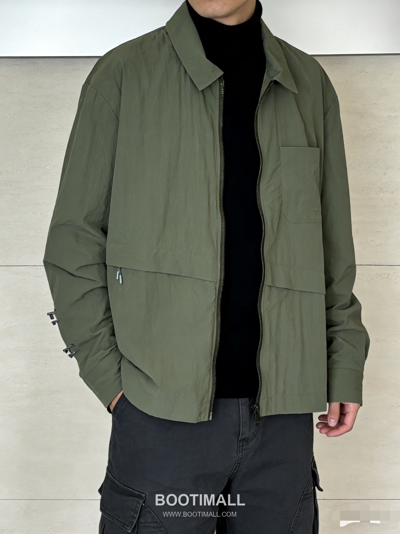 Louis Vuitton Utility Olive Nylon Zip Jacket 루이비통 올리브 기능성 나일론 집업 재킷 2