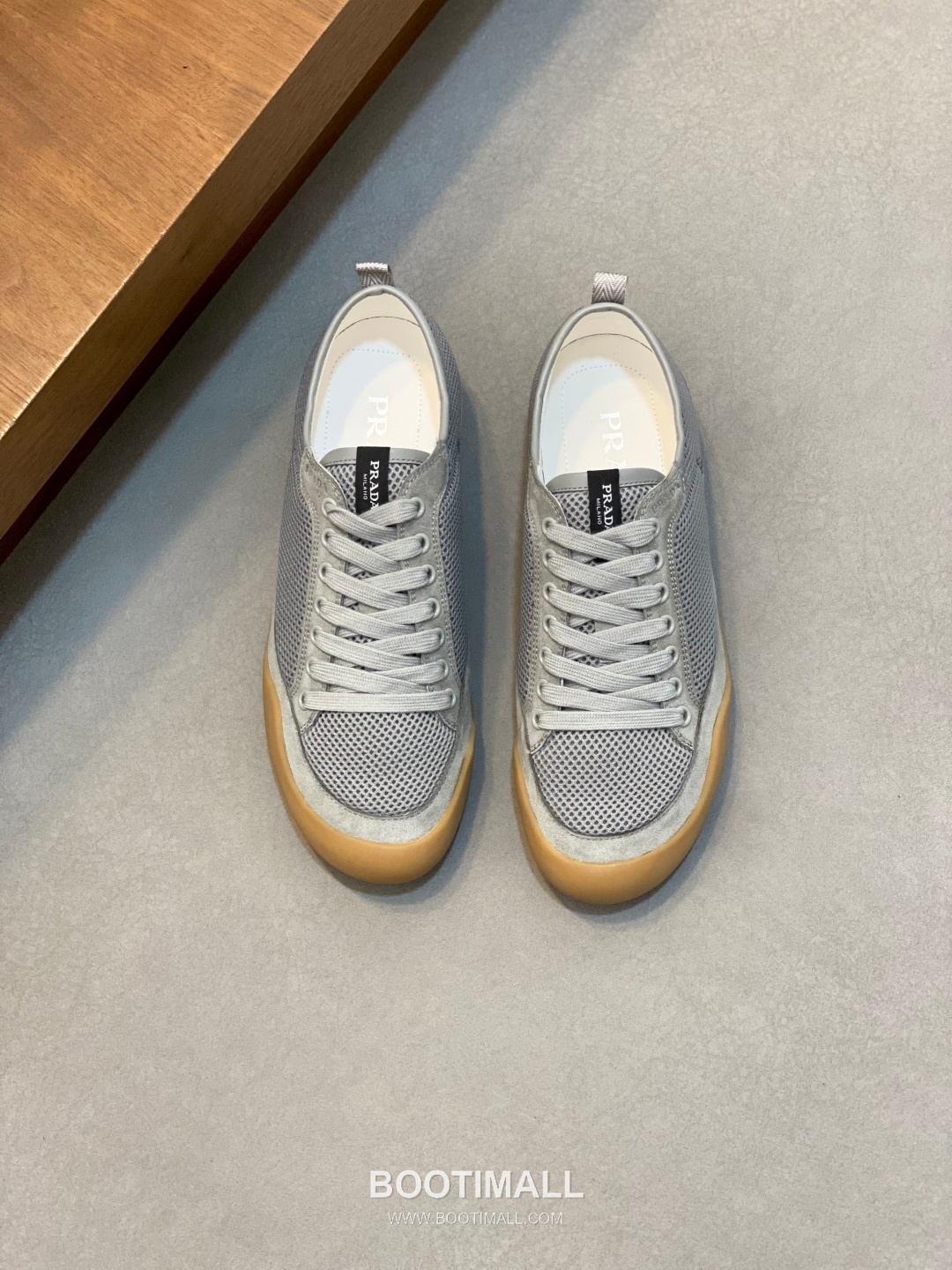 ## 신발 제품 스펙 분석
Prada America's Cup Leather Sneakers 프라다 아메리카스컵 레더 스니커즈 4E3400 1