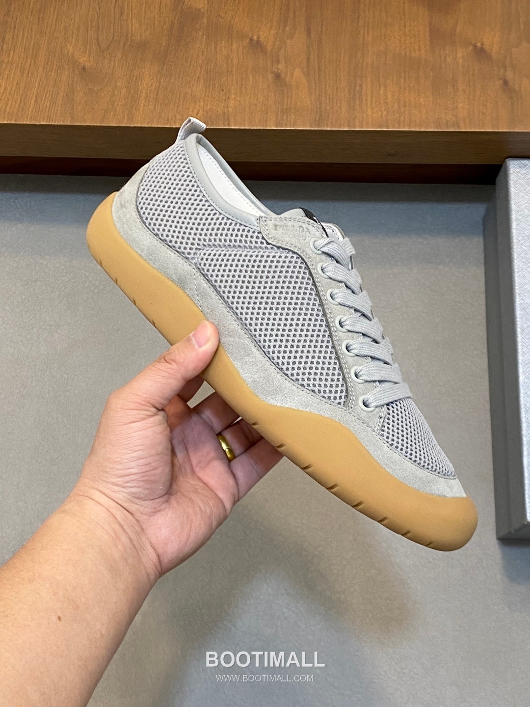 ## 신발 제품 스펙 분석
Prada America's Cup Leather Sneakers 프라다 아메리카스컵 레더 스니커즈 4E3400 4