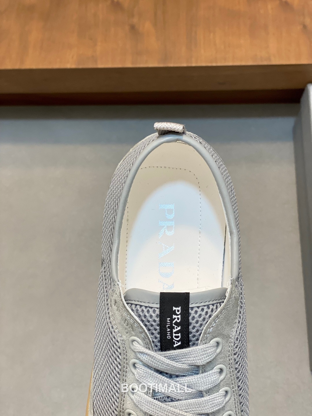 ## 신발 제품 스펙 분석
Prada America's Cup Leather Sneakers 프라다 아메리카스컵 레더 스니커즈 4E3400 7