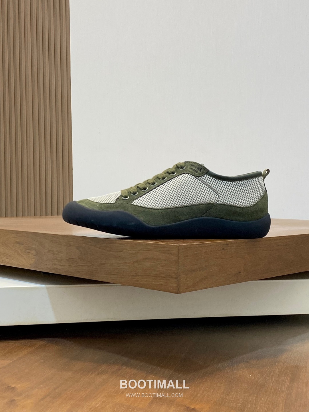 ## 신발 제품 스펙 분석
Prada America's Cup Leather Sneakers 프라다 아메리카스컵 레더 스니커즈 4E3400 2