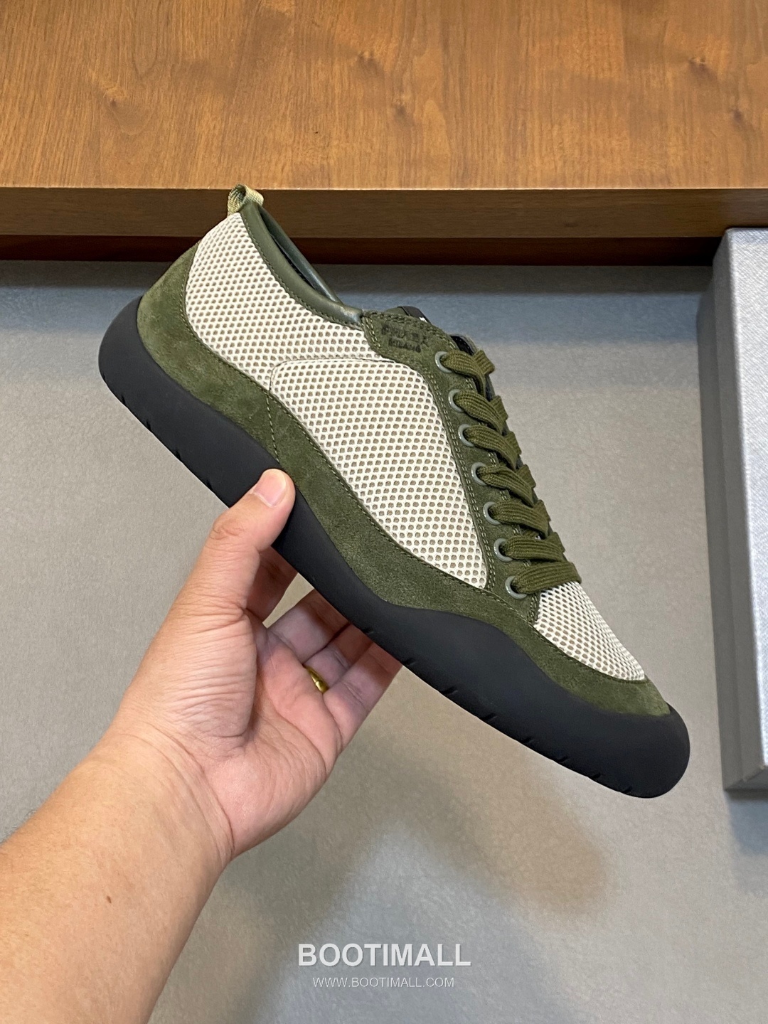 ## 신발 제품 스펙 분석
Prada America's Cup Leather Sneakers 프라다 아메리카스컵 레더 스니커즈 4E3400 4