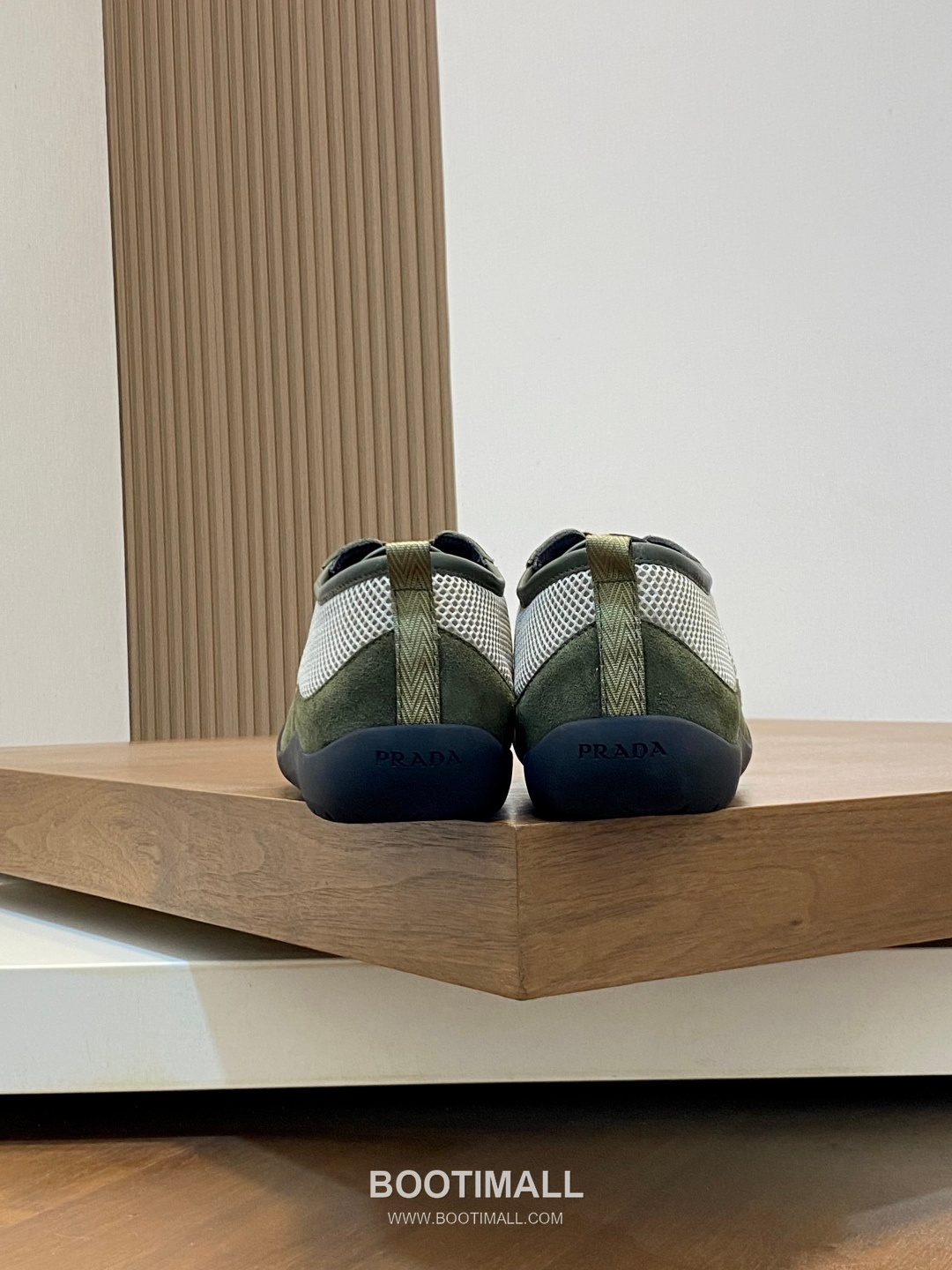 ## 신발 제품 스펙 분석
Prada America's Cup Leather Sneakers 프라다 아메리카스컵 레더 스니커즈 4E3400 8