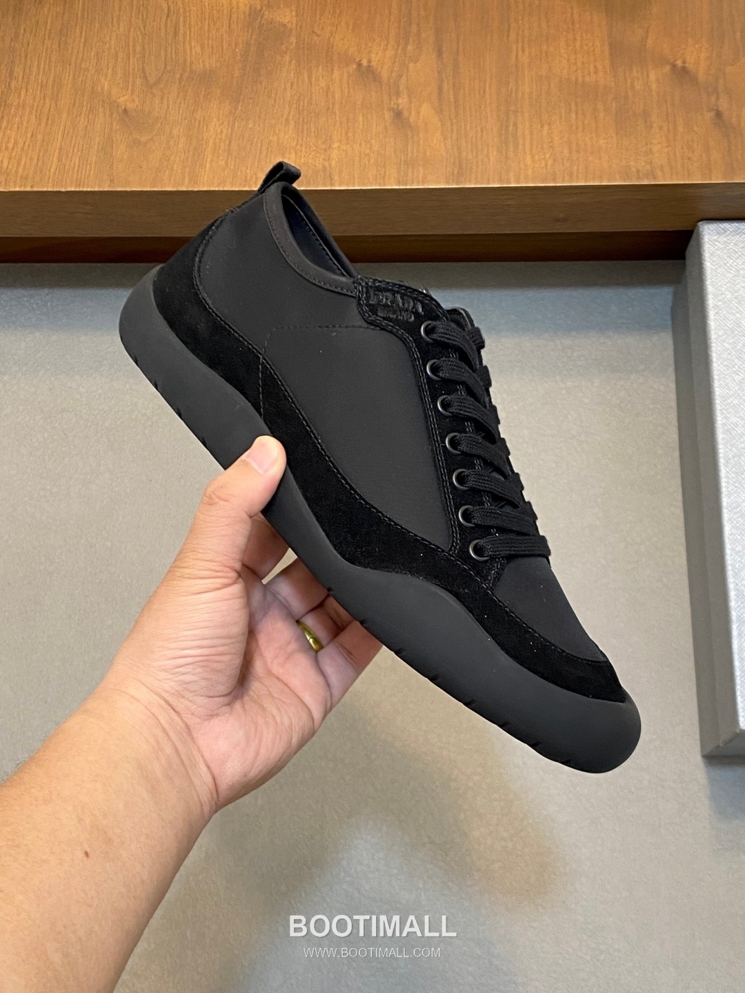 ## 신발 제품 스펙 분석

Prada America's Cup Leather Sneakers 프라다 아메리카스컵 레더 스니커즈 4E3400 4