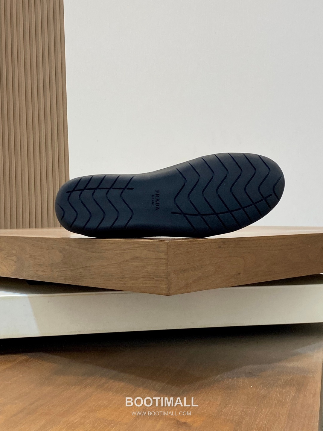 ## 신발 제품 스펙 분석

Prada America's Cup Leather Sneakers 프라다 아메리카스컵 레더 스니커즈 4E3400 9