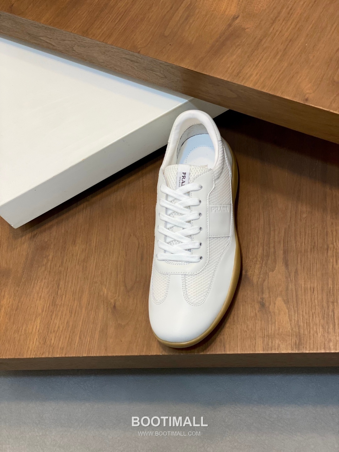 ## 신발 제품 스펙 분석
Prada Panelled Leather Sneakers 프라다 패널드 레더 스니커즈 4E3538 6