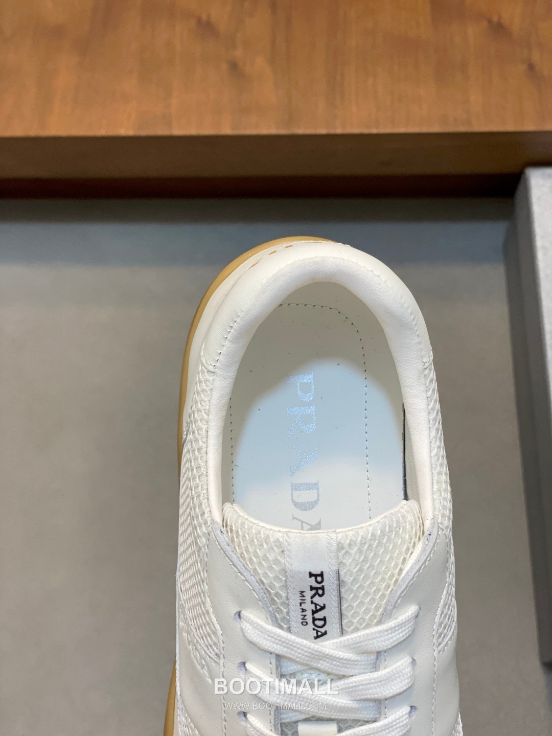 ## 신발 제품 스펙 분석
Prada Panelled Leather Sneakers 프라다 패널드 레더 스니커즈 4E3538 7