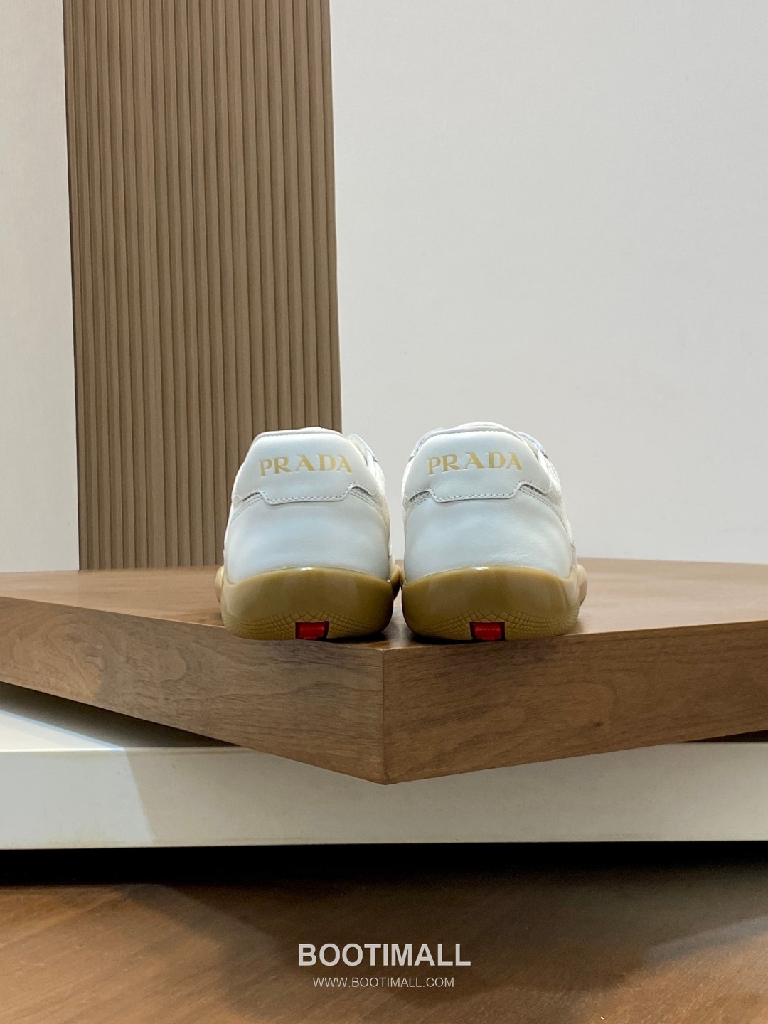 ## 신발 제품 스펙 분석
Prada Panelled Leather Sneakers 프라다 패널드 레더 스니커즈 4E3538 8