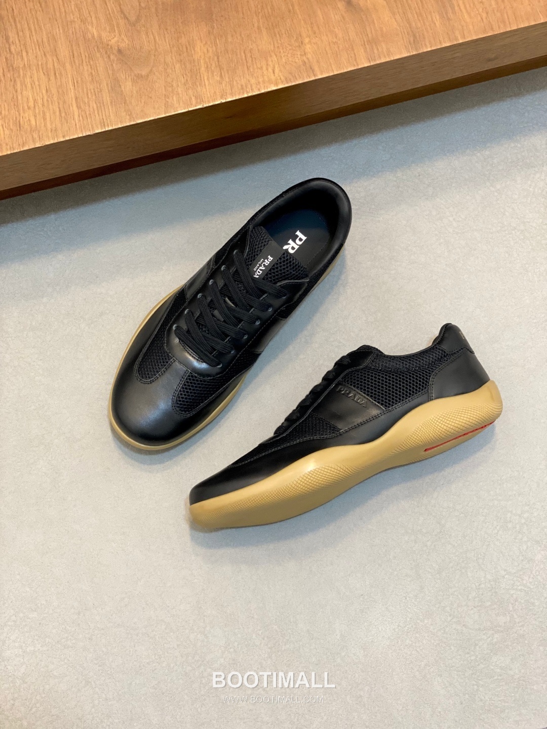 ## 신발 제품 스펙 분석

Prada Panelled Leather Sneakers 프라다 패널드 레더 스니커즈 4E3538 5