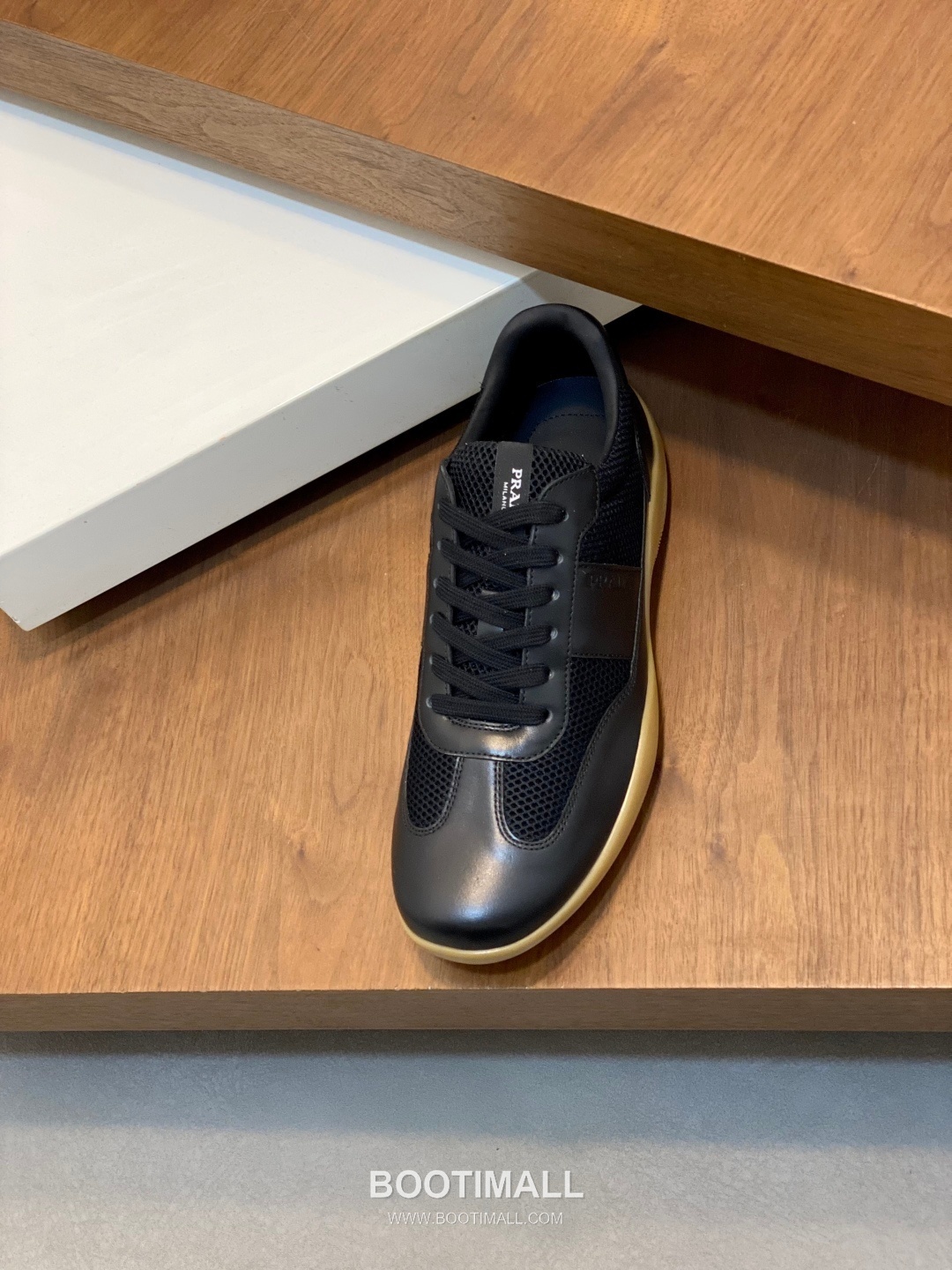 ## 신발 제품 스펙 분석

Prada Panelled Leather Sneakers 프라다 패널드 레더 스니커즈 4E3538 6