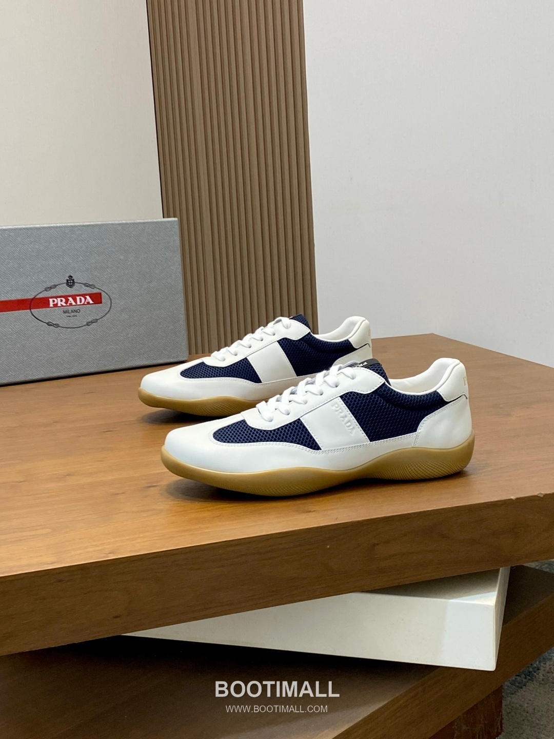 ## 신발 제품 스펙 분석

Prada Panelled Leather Sneakers 프라다 패널드 레더 스니커즈 4E3538 3