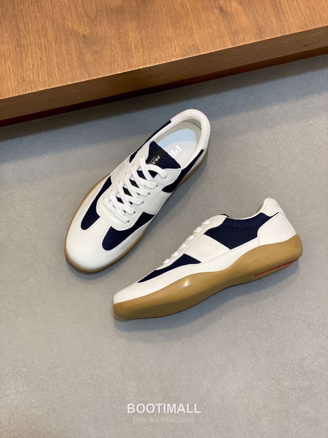 ## 신발 제품 스펙 분석

Prada Panelled Leather Sneakers 프라다 패널드 레더 스니커즈 4E3538 5