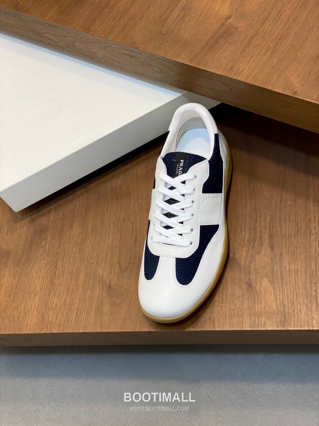 ## 신발 제품 스펙 분석

Prada Panelled Leather Sneakers 프라다 패널드 레더 스니커즈 4E3538 6