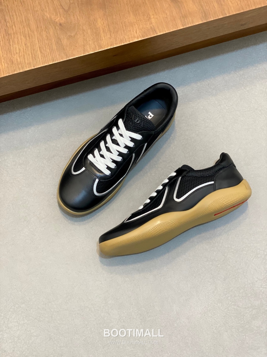 ## 신발 제품 스펙 분석

Prada Panelled Leather Sneakers 프라다 패널드 레더 스니커즈 4E3538 5