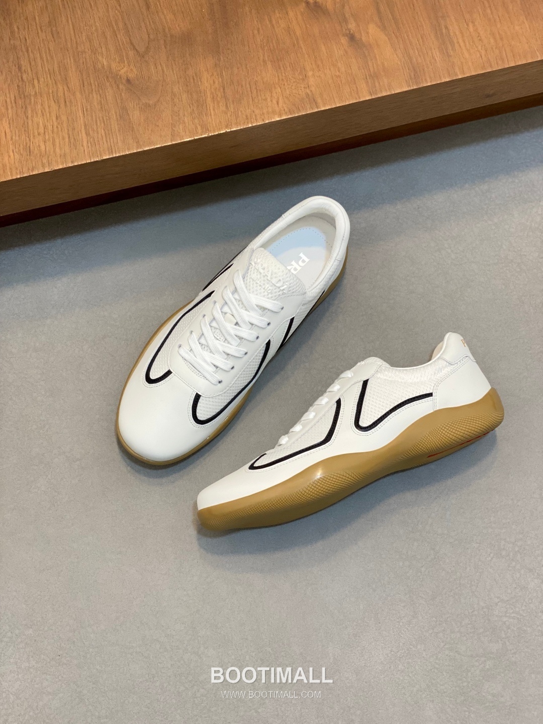 ## 신발 제품 스펙 분석

Prada Panelled Leather Sneakers 프라다 패널드 레더 스니커즈 4E3538 5