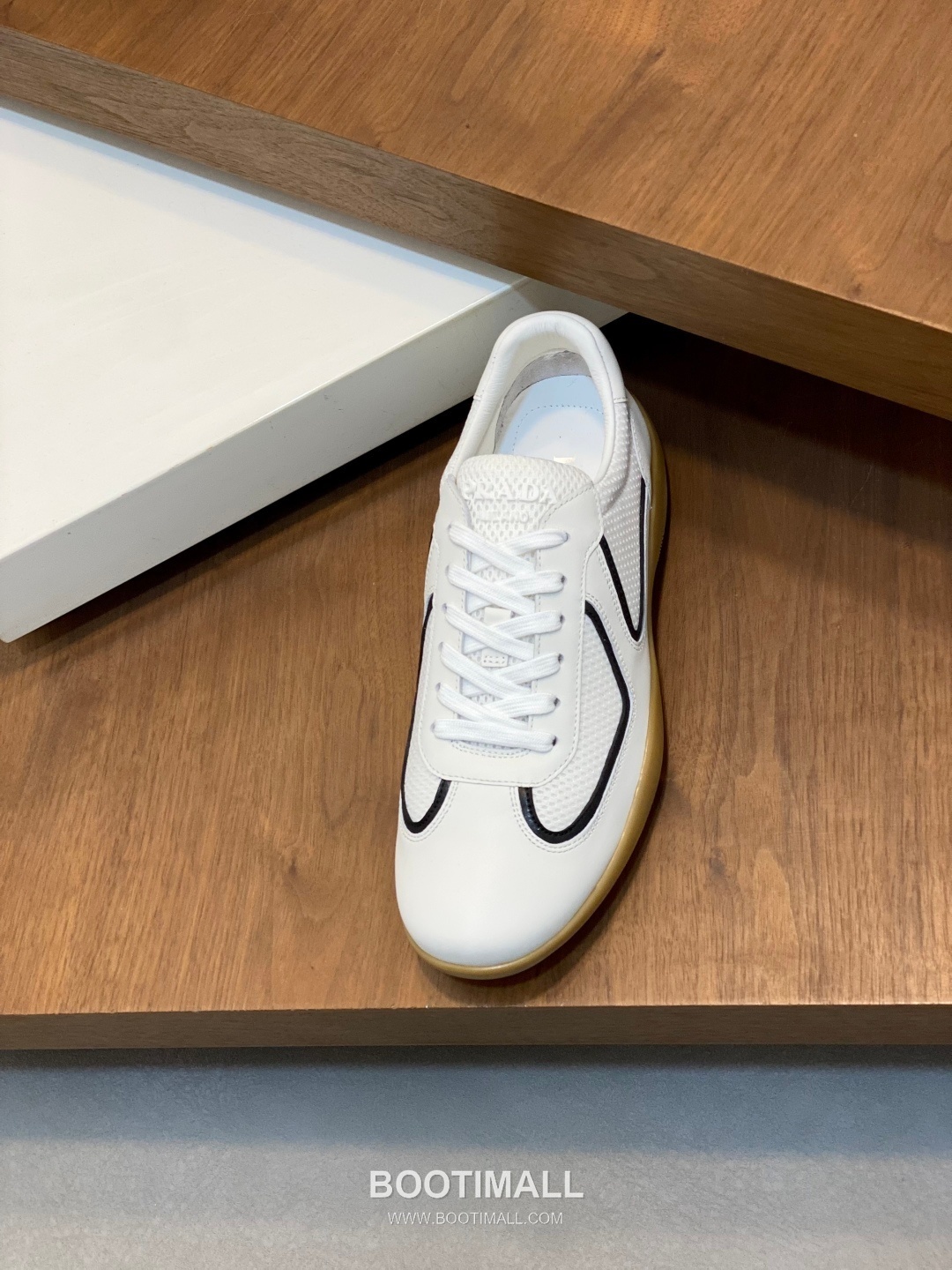 ## 신발 제품 스펙 분석

Prada Panelled Leather Sneakers 프라다 패널드 레더 스니커즈 4E3538 6