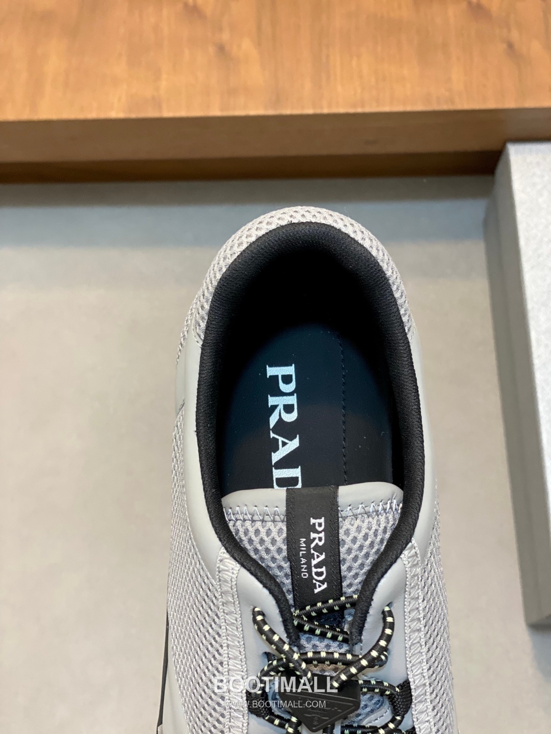## 신발 제품 스펙 분석
Prada America's Cup Leather Sneakers 프라다 아메리카스컵 레더 스니커즈 4E3400 7