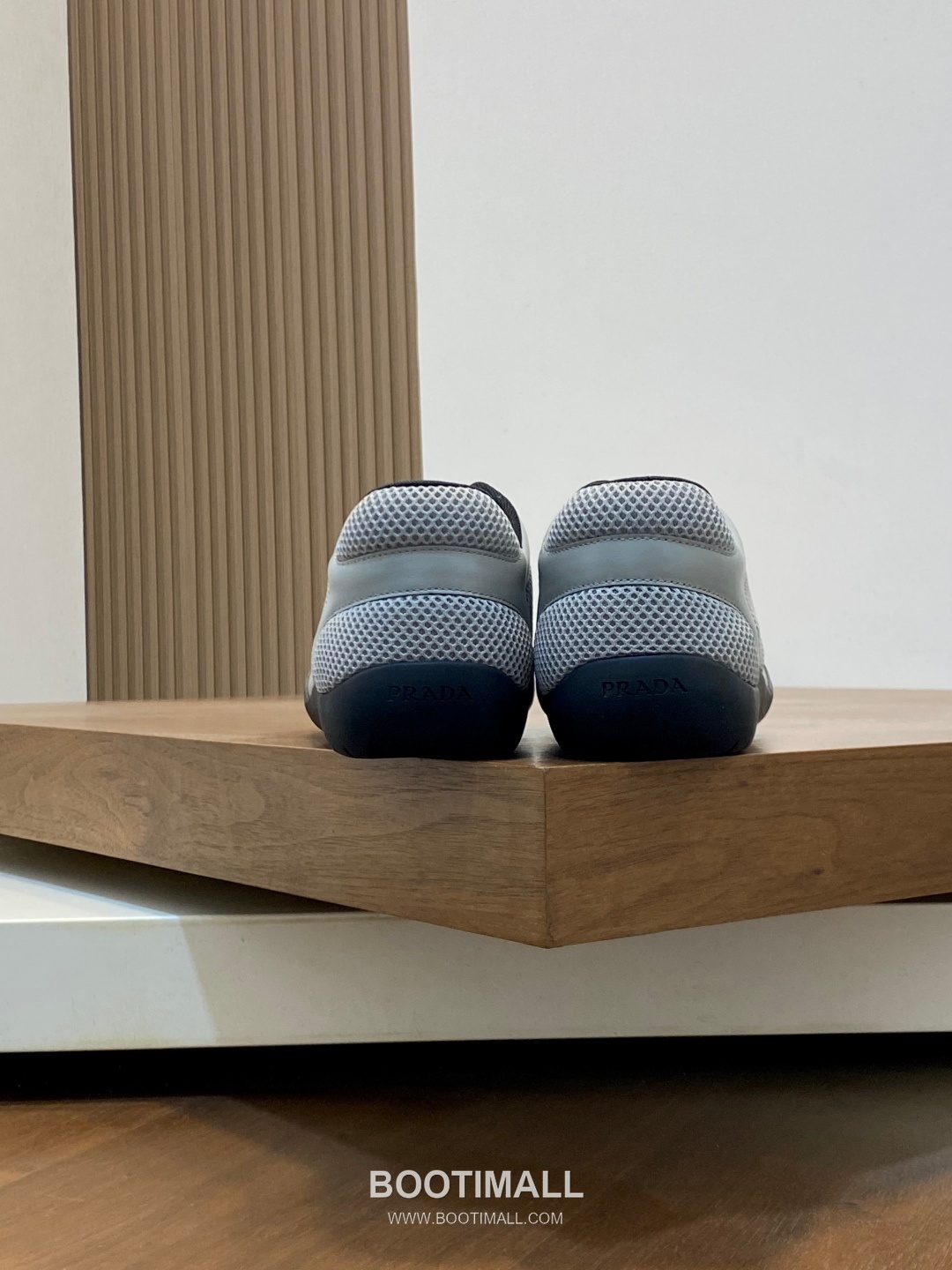 ## 신발 제품 스펙 분석
Prada America's Cup Leather Sneakers 프라다 아메리카스컵 레더 스니커즈 4E3400 8