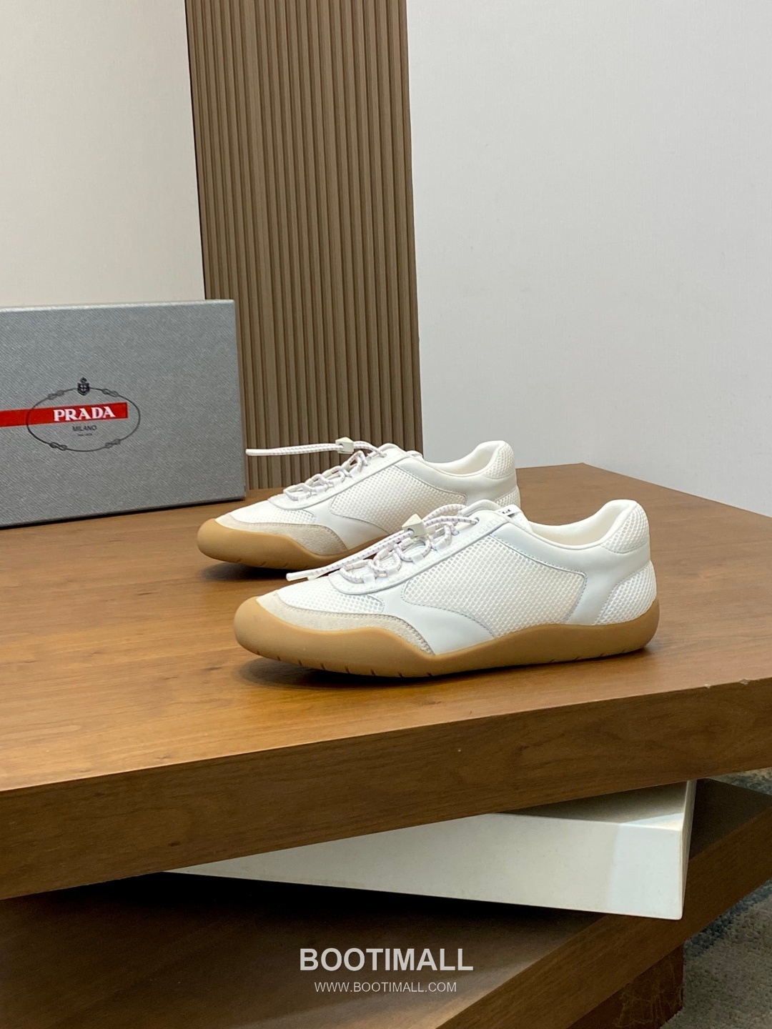 ## 신발 제품 스펙 분석
Prada America's Cup Leather Sneakers 프라다 아메리카스컵 레더 스니커즈 4E3400 3