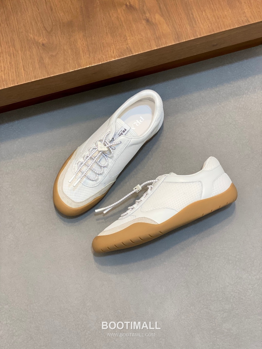 ## 신발 제품 스펙 분석
Prada America's Cup Leather Sneakers 프라다 아메리카스컵 레더 스니커즈 4E3400 5