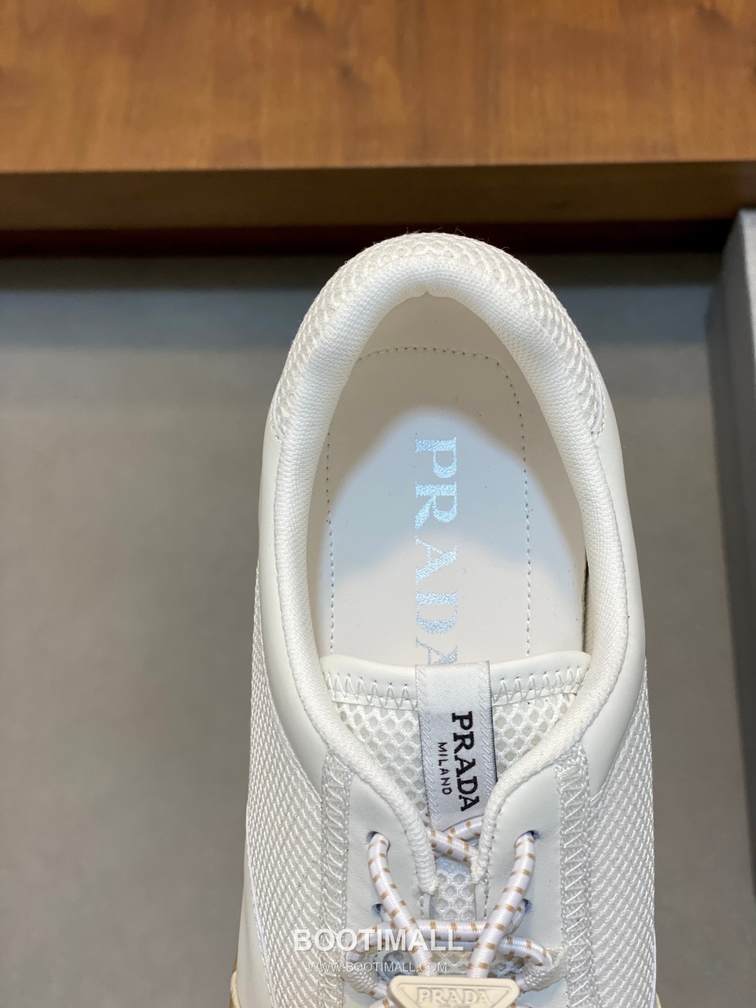 ## 신발 제품 스펙 분석
Prada America's Cup Leather Sneakers 프라다 아메리카스컵 레더 스니커즈 4E3400 7