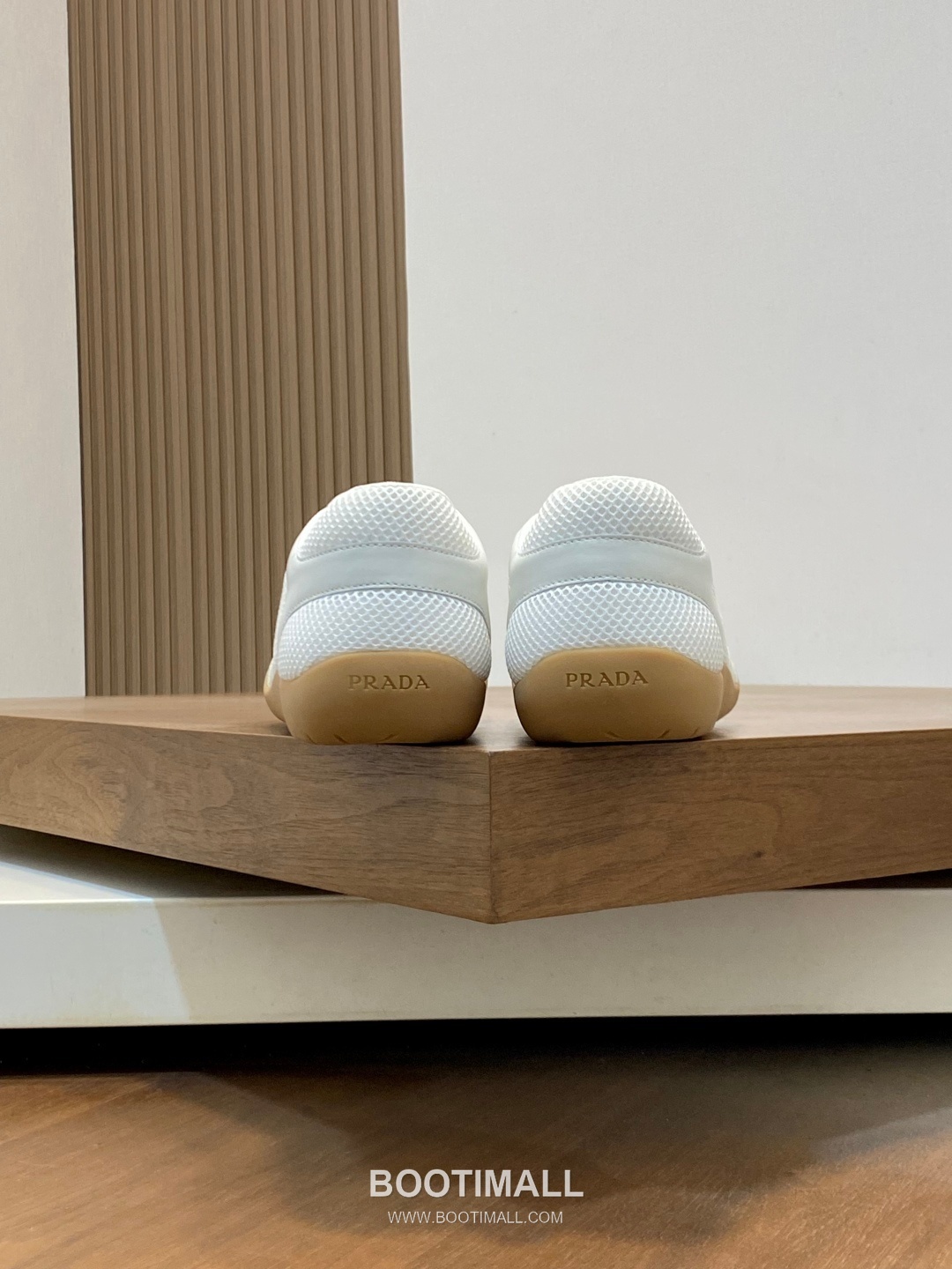 ## 신발 제품 스펙 분석
Prada America's Cup Leather Sneakers 프라다 아메리카스컵 레더 스니커즈 4E3400 8