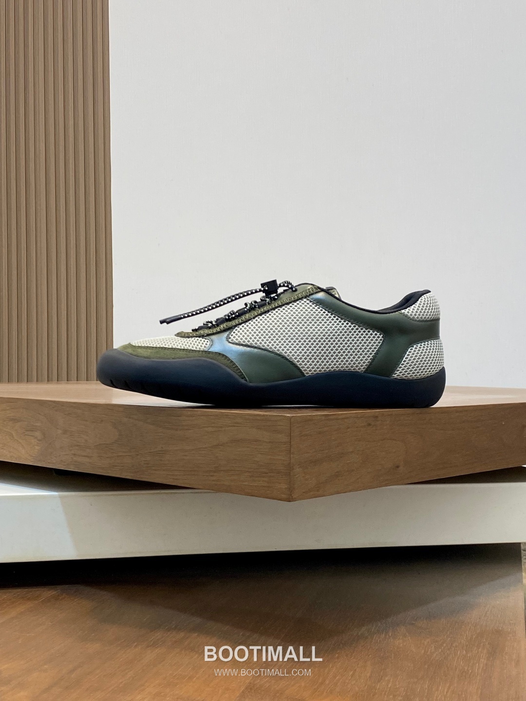 ## 신발 제품 스펙 분석

Prada America's Cup Leather Sneakers 프라다 아메리카스컵 레더 스니커즈 4E3400 2