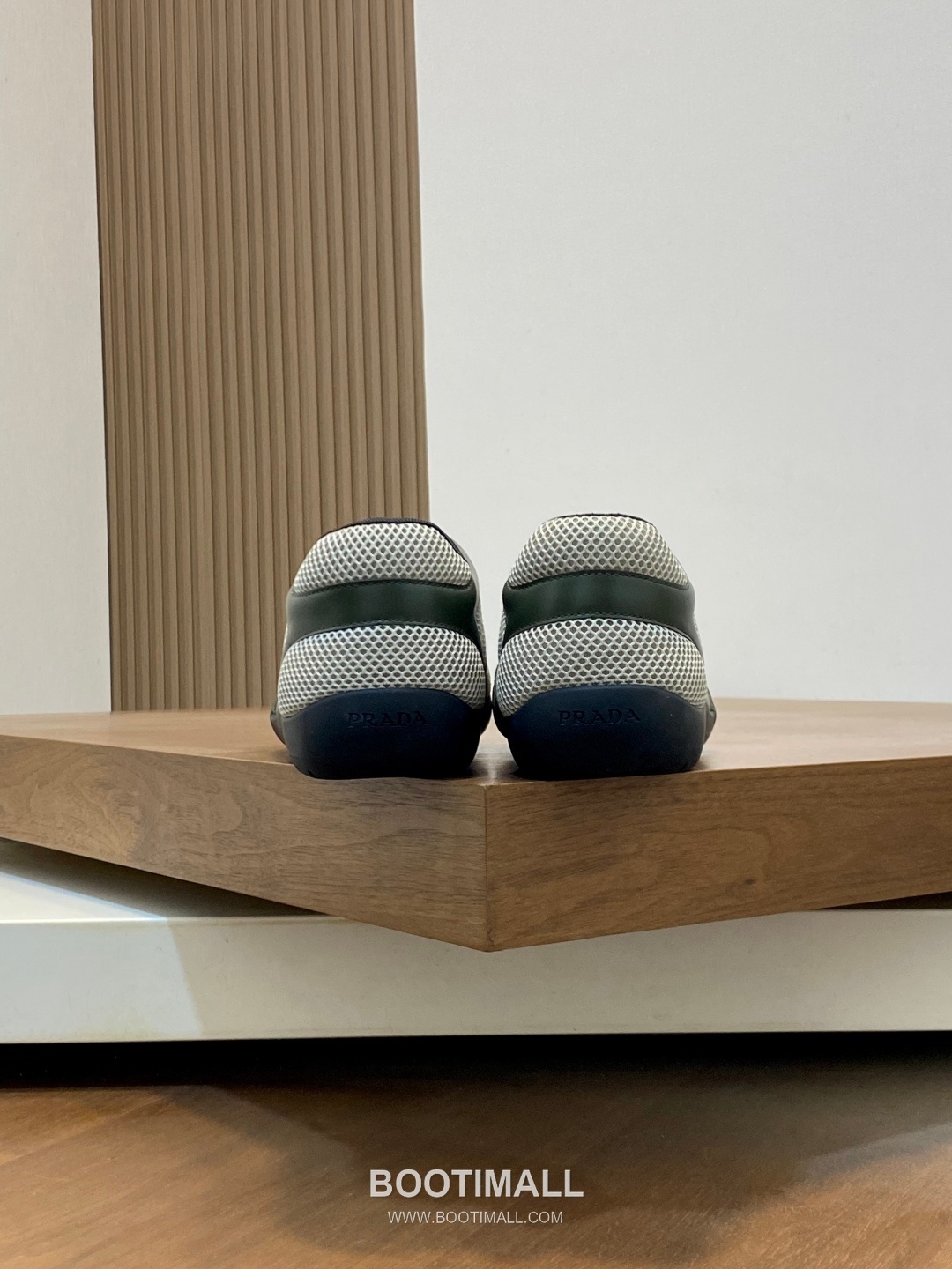 ## 신발 제품 스펙 분석

Prada America's Cup Leather Sneakers 프라다 아메리카스컵 레더 스니커즈 4E3400 8