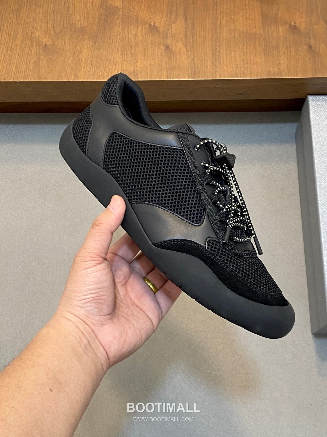 ## 신발 제품 스펙 분석

Prada America's Cup Leather Sneakers 프라다 아메리카스컵 레더 스니커즈 4E3400 4