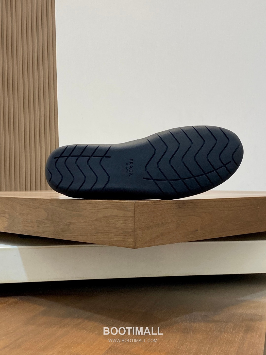 ## 신발 제품 스펙 분석

Prada America's Cup Leather Sneakers 프라다 아메리카스컵 레더 스니커즈 4E3400 9