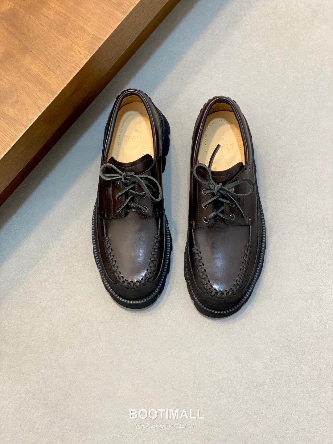 ## 신발 제품 스펙 분석

Berluti Playtime Patina Leather Sneakers 벨루티 플레이타임 파티나 레더 스니커즈 S5496 1