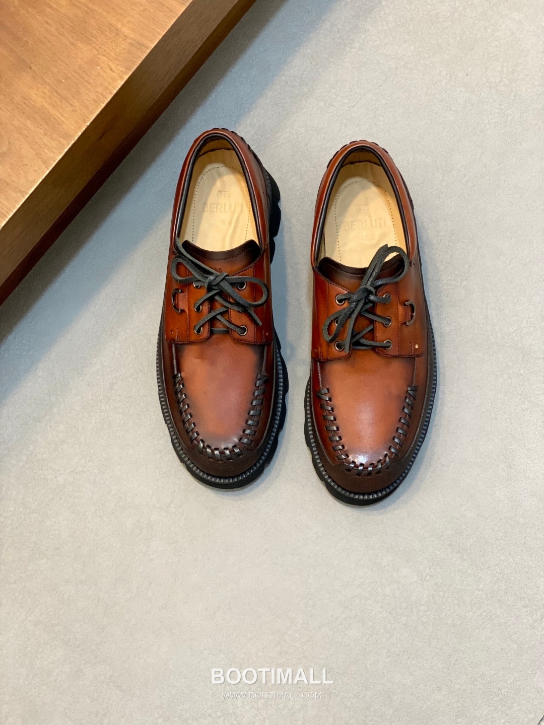 ## 신발 제품 스펙 분석

Berluti Playtime Patina Leather Sneakers 벨루티 플레이타임 파티나 레더 스니커즈 S5496 1