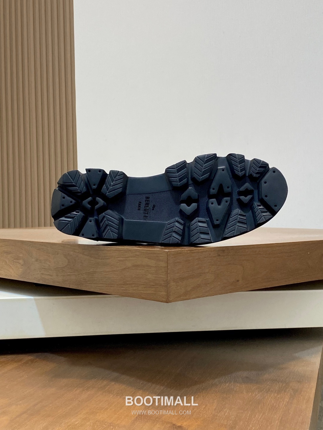 ## 신발 제품 스펙 분석

Berluti Playtime Patina Leather Sneakers 벨루티 플레이타임 파티나 레더 스니커즈 S5496 8