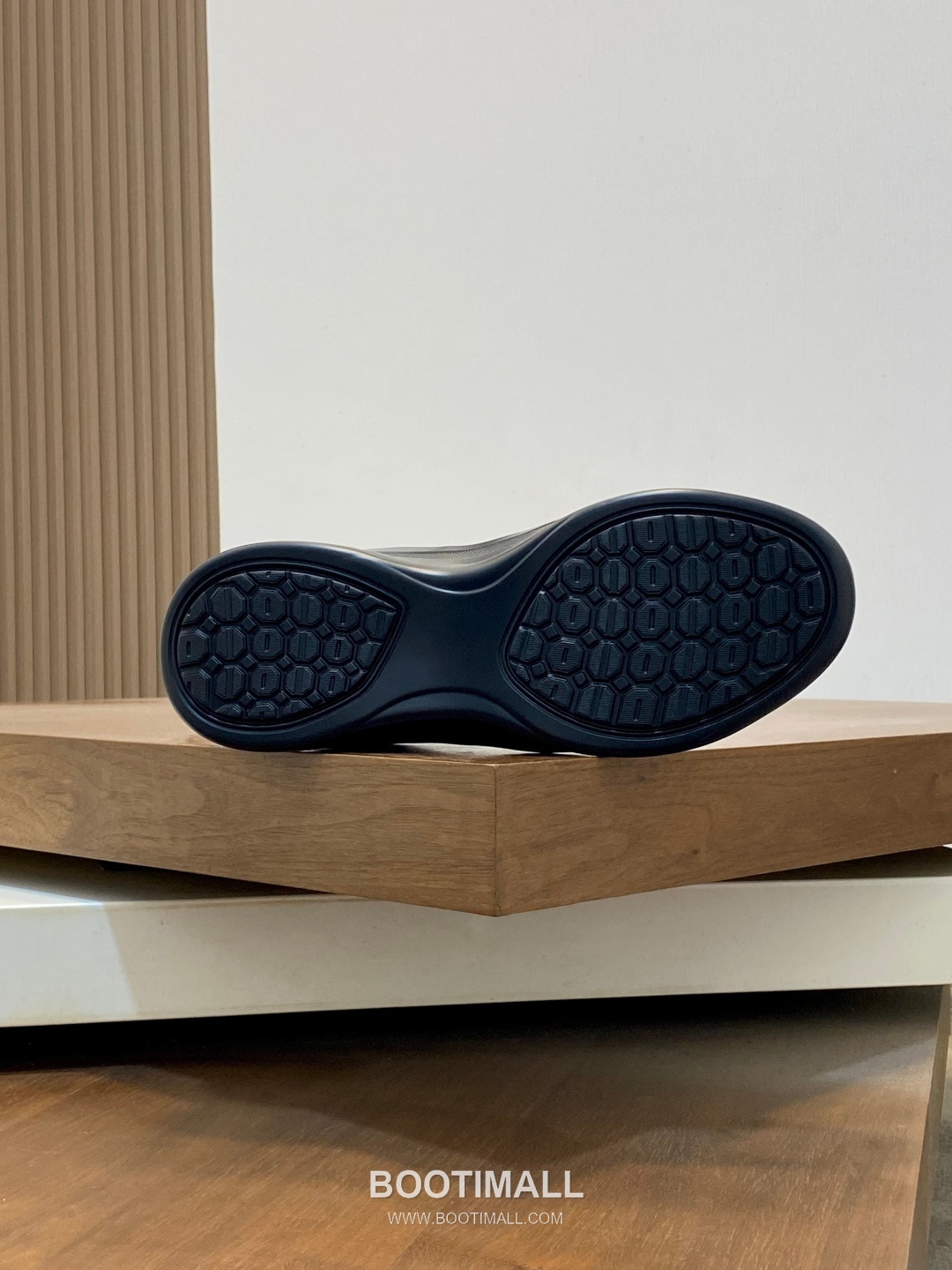 ## 신발 제품 스펙 분석

Berluti Shadow Patina Leather Sneakers 벨루티 쉐도우 파티나 레더 스니커즈 S5445 9