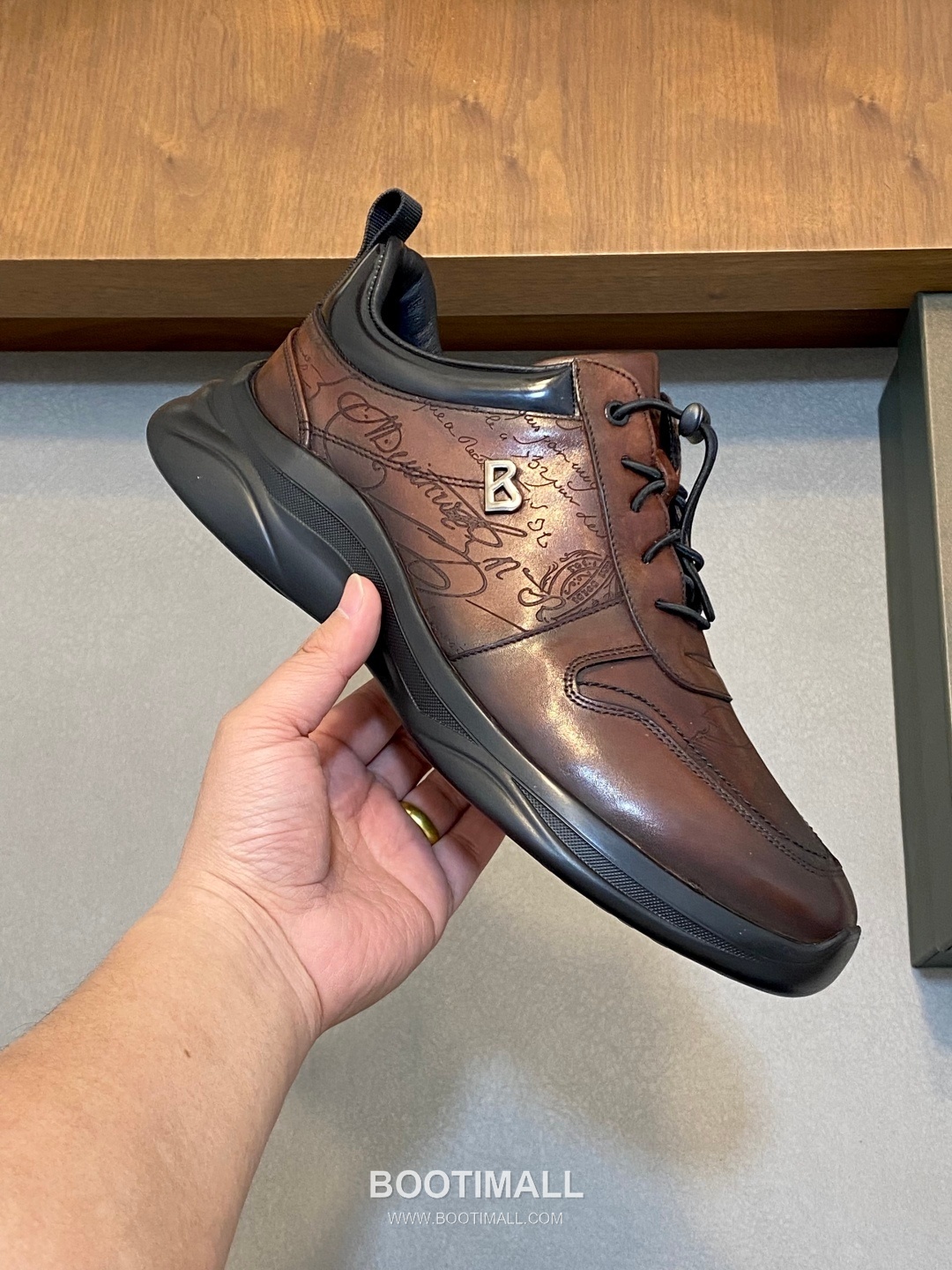 ## 신발 제품 스펙 분석

Berluti Shadow Patina Leather Sneakers 벨루티 쉐도우 파티나 레더 스니커즈 S5445 4